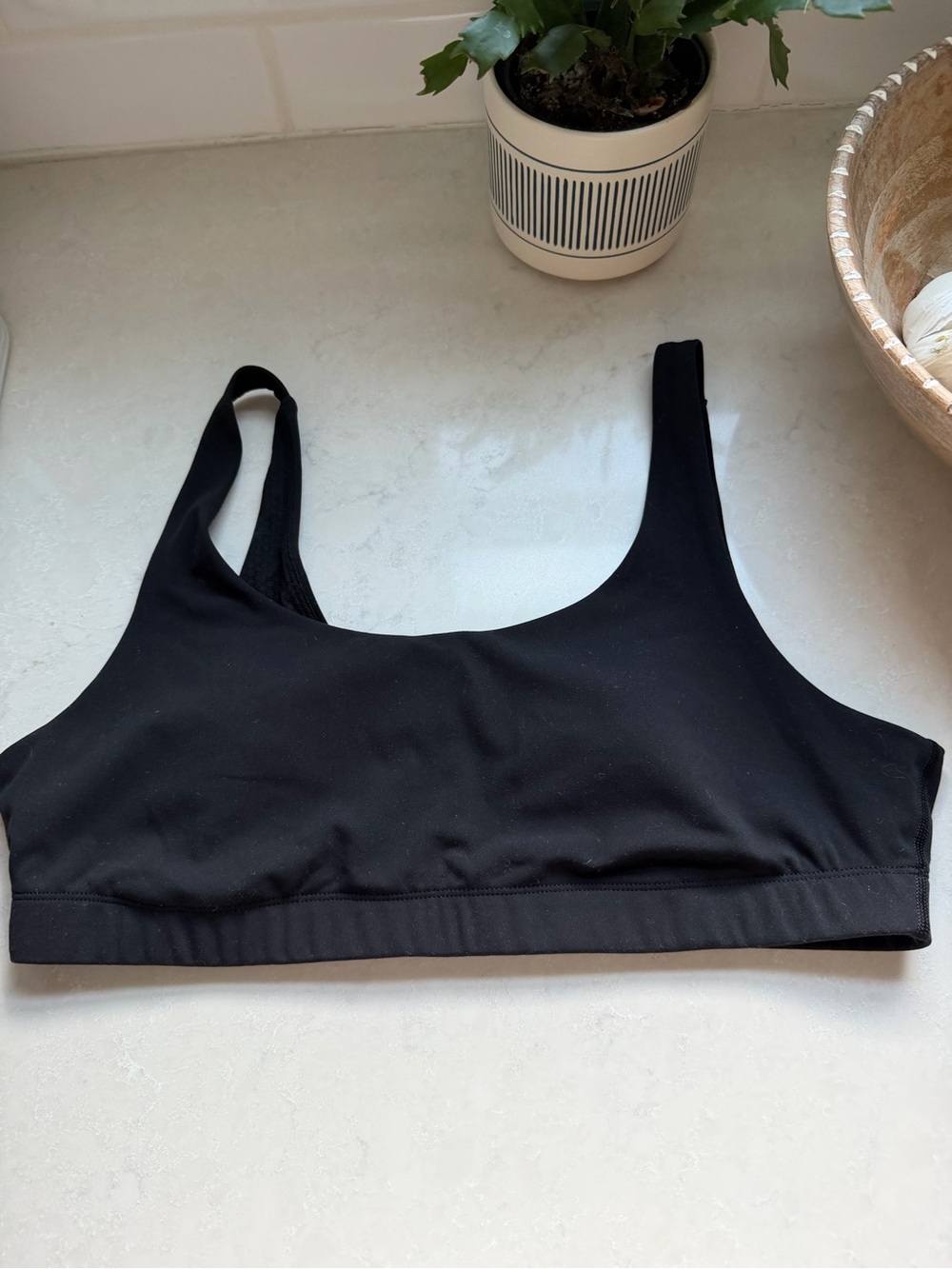 Vuori Black Seamless Scoop-Style Sports Bra - Picture 2 of 2